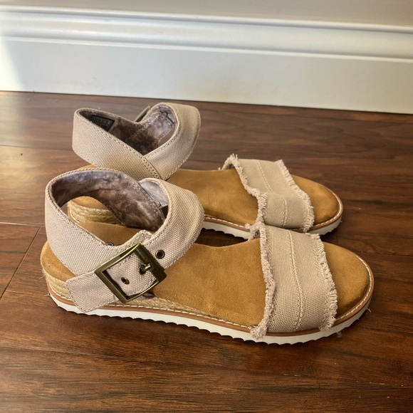 BOBS Desert Kiss Adobe Princess Strap Women's Tan Sandals-Size 7- like new - Picture 3 of 12